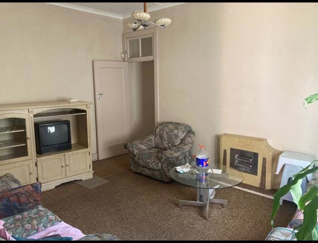 4 BEDROOM HOUSE FOR SALE IN BEZUIDENHOUT VALLEY